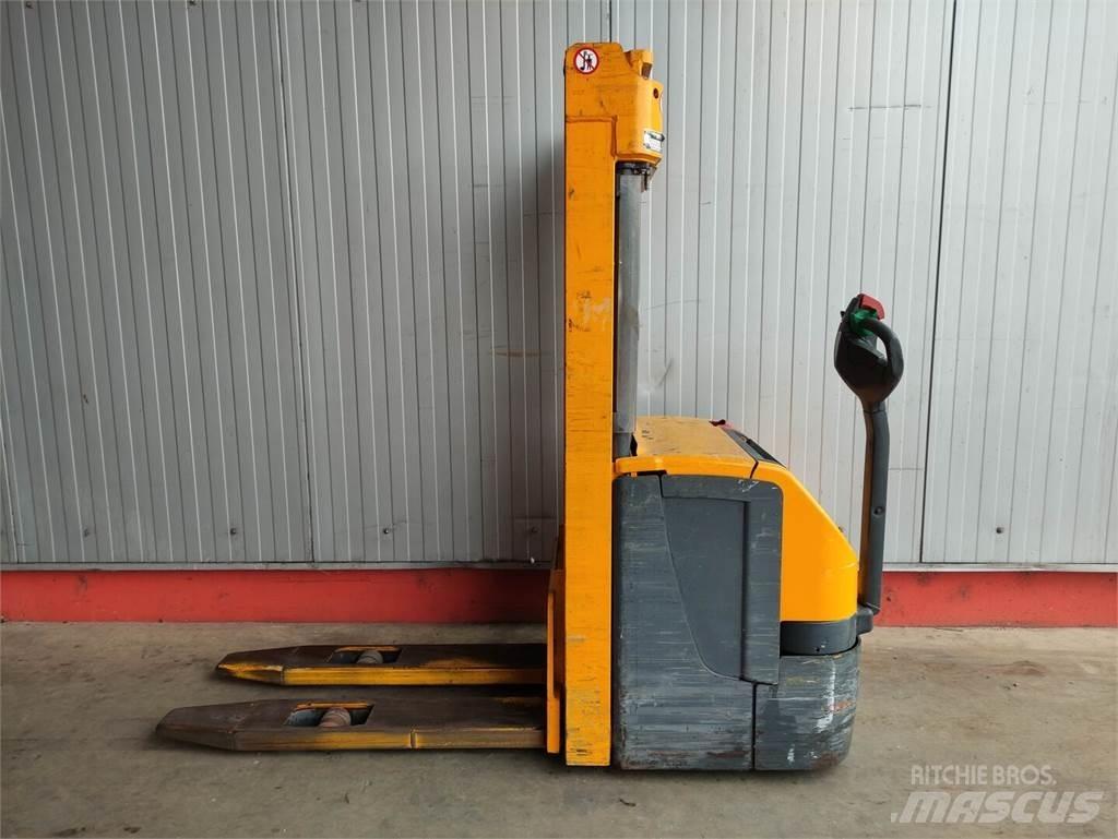 Jungheinrich EJC216 手推堆垛车