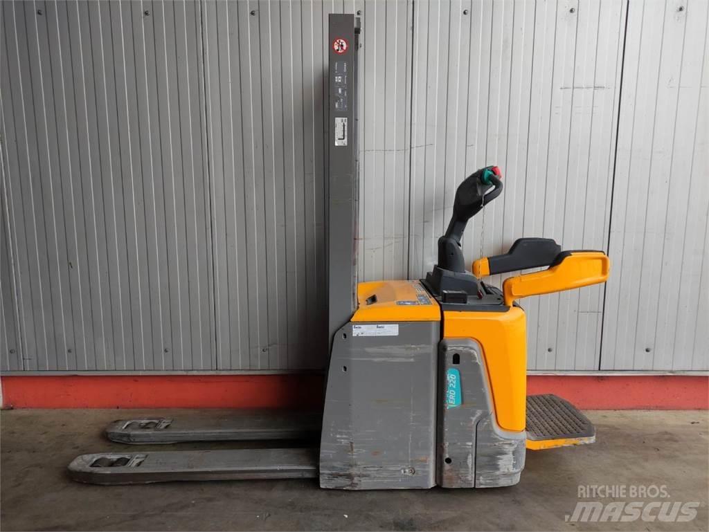 Jungheinrich ERD220 手推堆垛车