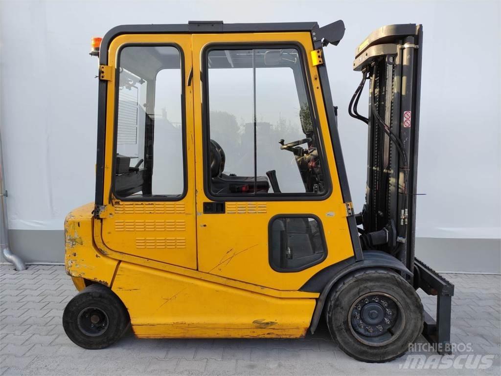 Om-Pimespo XE40 电动叉车