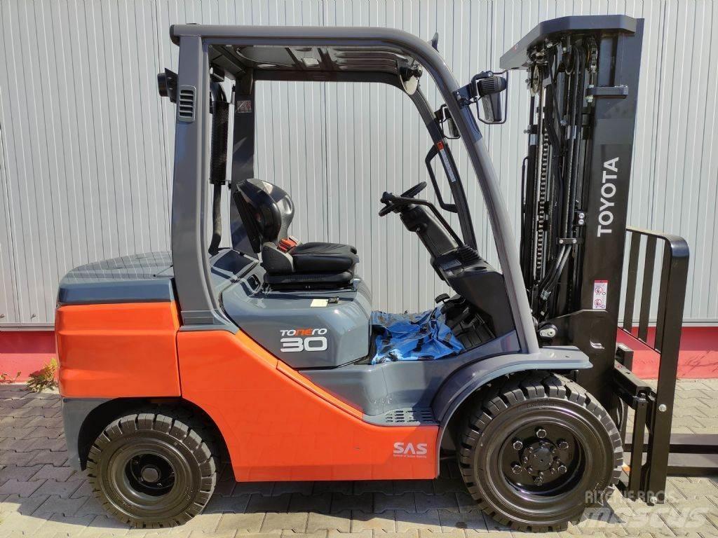 Toyota 52-8FDF30 柴油叉车