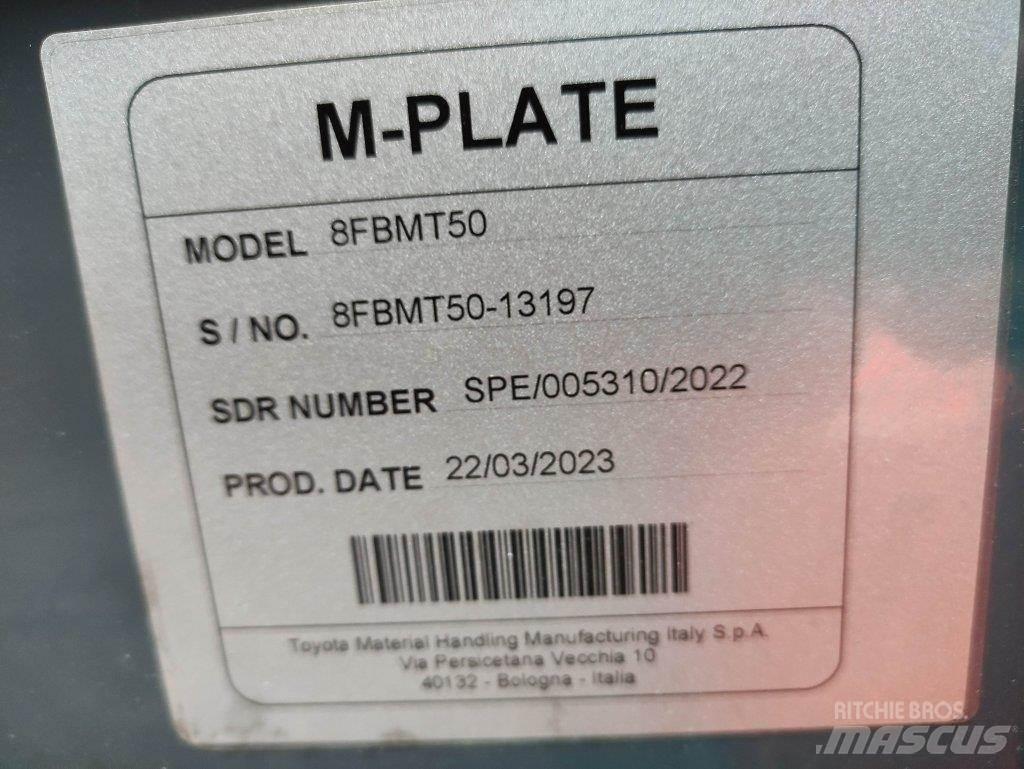 Toyota 8FBMT50 电动叉车