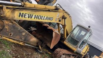 New Holland E 215 B