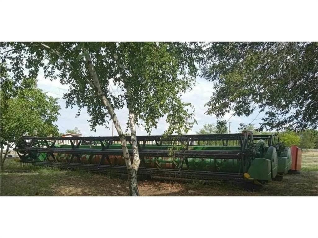 John Deere 630F 联合收割机头