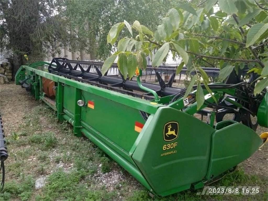 John Deere 630F 联合收割机头